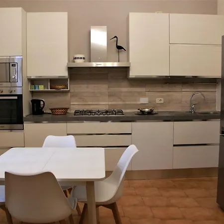 Anna's Apartment, The Heart Of Bologna. * בולוניה